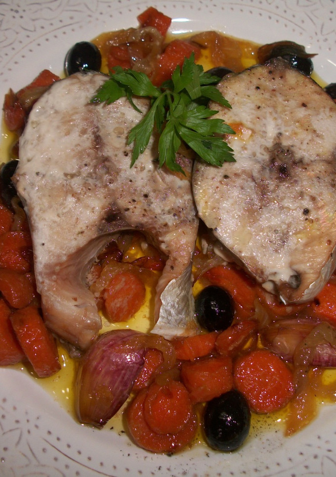 Una foto de Bonito con verduras al horno