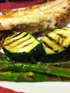 Una foto de Lenguado a la plancha con verduras