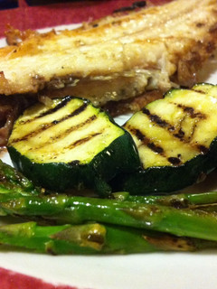 Una foto de Lenguado a la plancha con verduras