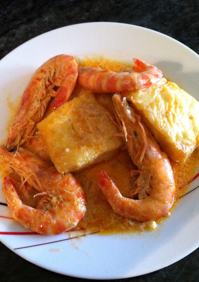 Una foto de Bacalao con langostinos y crema de leche