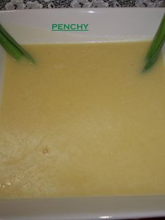 Una foto de Crema de verduras con mostaza en polvo y curry