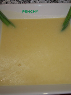 Una foto de Crema de verduras con mostaza en polvo y curry