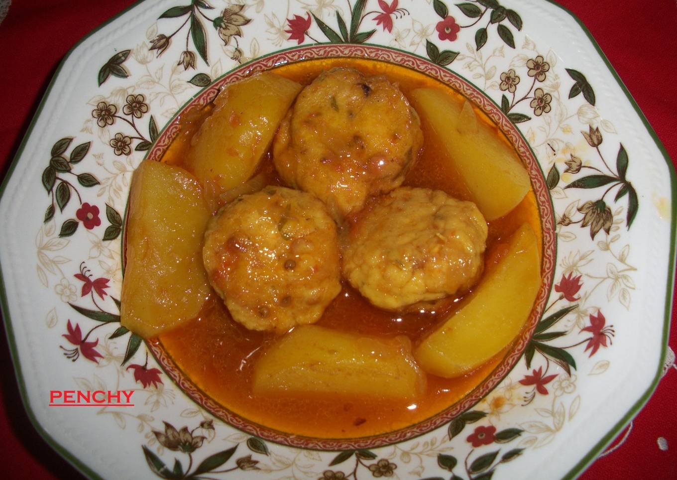 Albóndigas de bonito en salsa al vino<br />