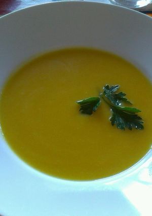Una foto de Sopa de calabacín y zanahoria