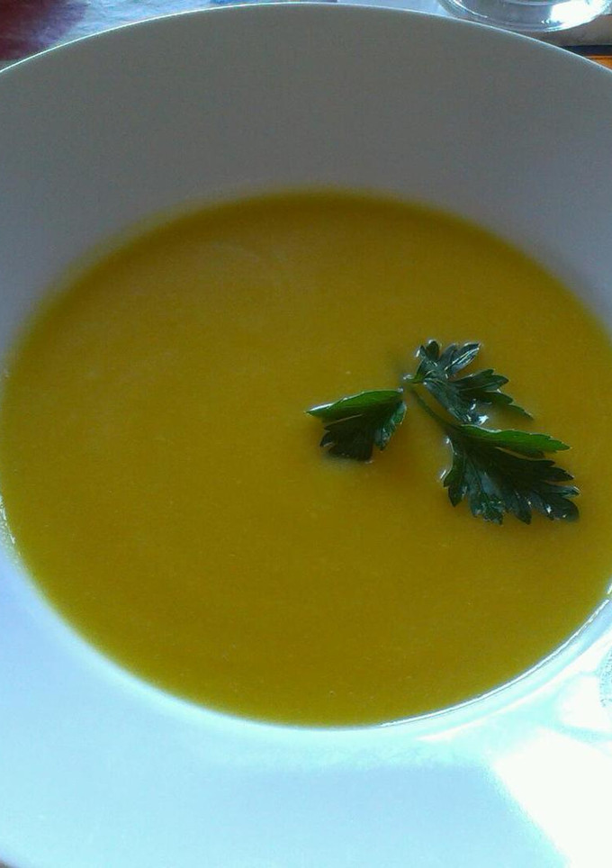 Una foto de Sopa de calabacín y zanahoria
