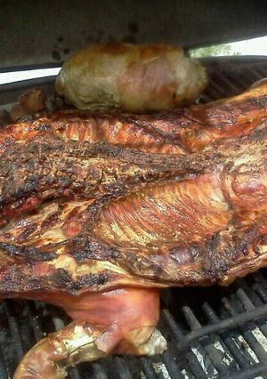 Una foto de Lechón asado navideño