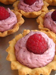 Una foto de Crema de frutillas para relleno y cobertura en repostería