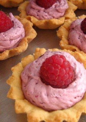 Una foto de Crema de frutillas para relleno y cobertura en repostería