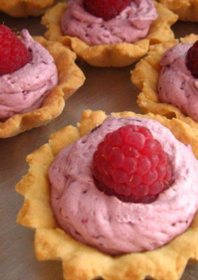Una foto de Crema de frutillas para relleno y cobertura en repostería