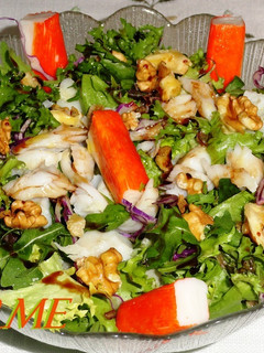 Una foto de Ensalada con merluza y surimi para dieta