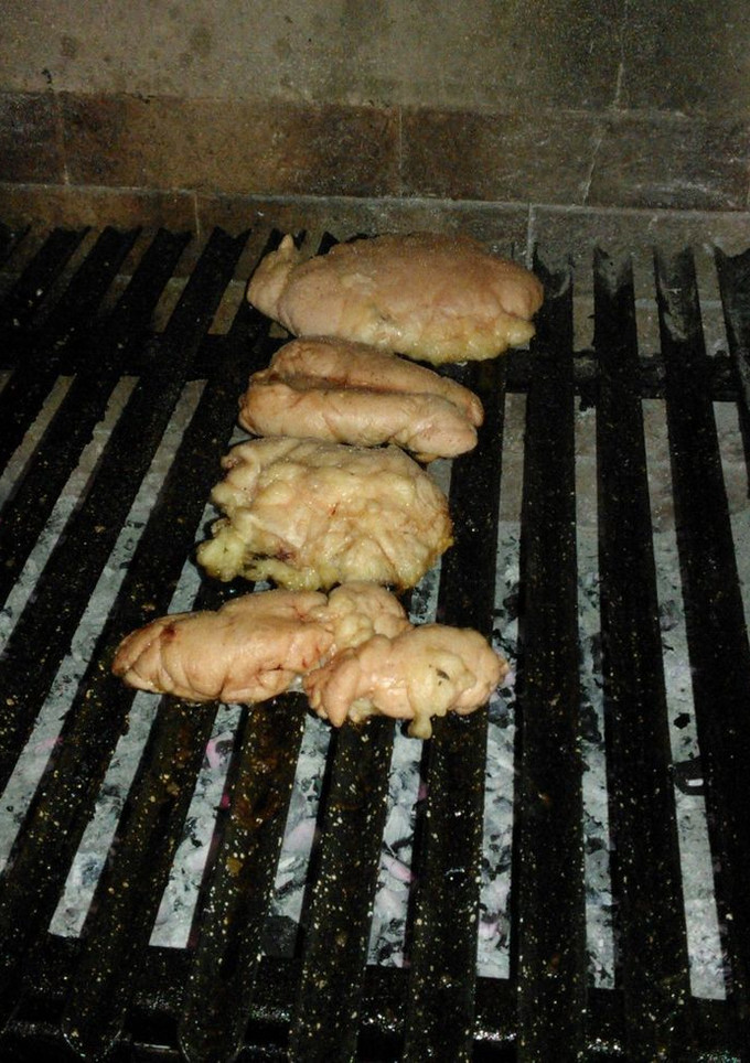 Una foto de Asado a la parrilla de mollejas con precoción