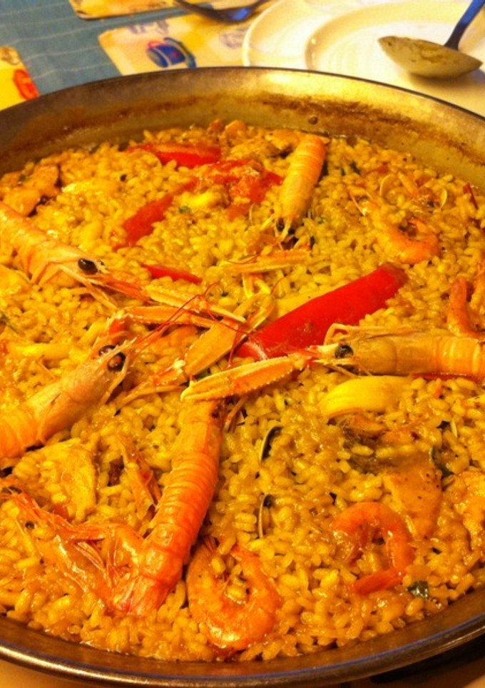 Una foto de Paella con gamba y cigala