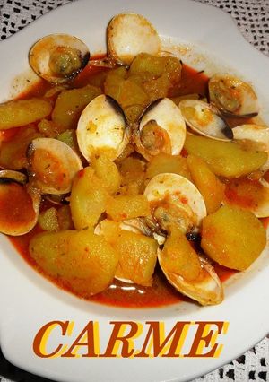 Una foto de Patatas caldosas con almejas