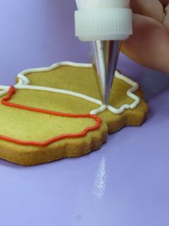 Una foto de Glasa real para decorar galletas
