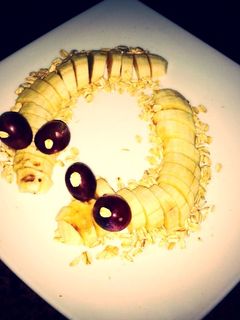Una foto de Gusanitos de fruta para niños