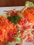 Ensalada de zanahoria y manzana ralladas con vinagreta de frambuesas