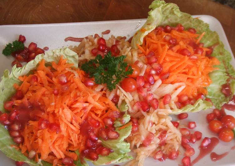 Ensalada de zanahoria y manzana ralladas con vinagreta de frambuesas