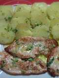 Patatas con filetes de pavo en salsa verde