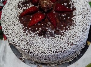 Una foto de Cake de chocolate con relleno de ganache tipo Abril