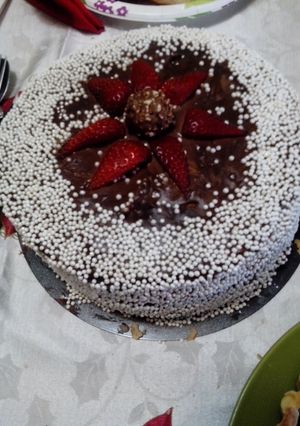 Una foto de Cake de chocolate con relleno de ganache tipo Abril