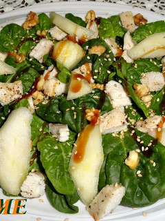 Foto principal de Ensalada de espinacas con peras y pollo