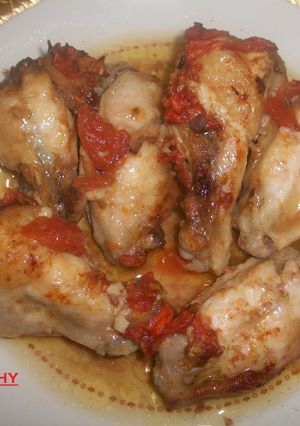 Una foto de Alas de pollo aliñadas con tomate concase