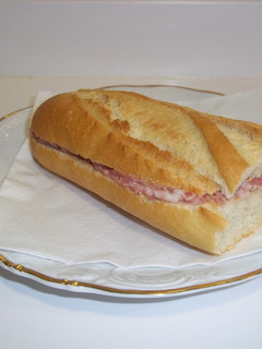 Una foto de Bocadillo de longaniza blanca