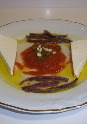 Una foto de Queso blanco y anchoas a dos aceites