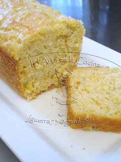 Una foto de Pan de elote navideño