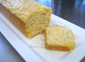 Una foto de Pan de elote navideño