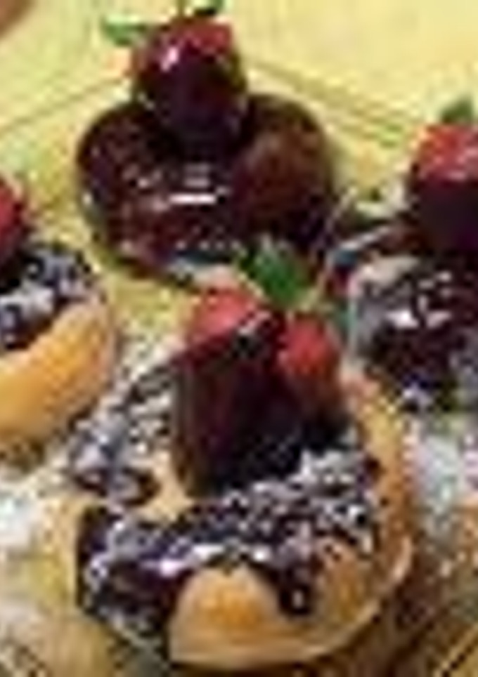 Una foto de DONUTS con cobertura de chocolate