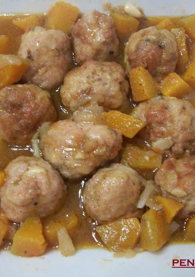 Una foto de Pelotas murcianas en salsa con calabaza