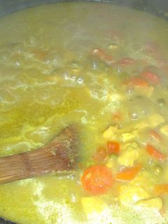 Una foto de Arroz con pollo, verduras y cúrcuma