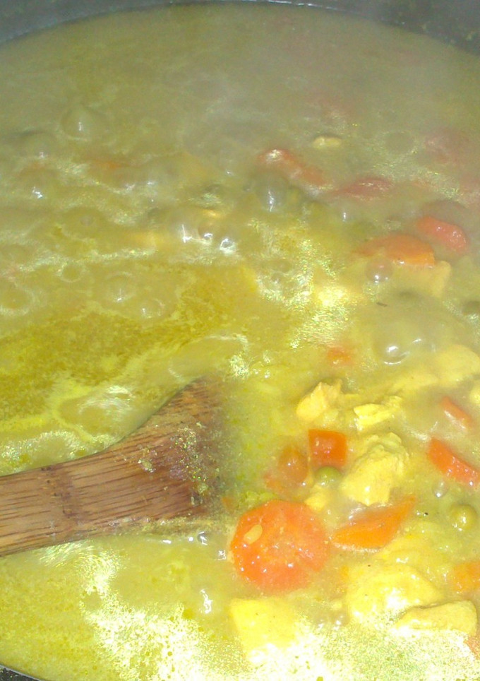Una foto de Arroz con pollo, verduras y cúrcuma