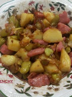 Una foto de Habas con patatas al vino