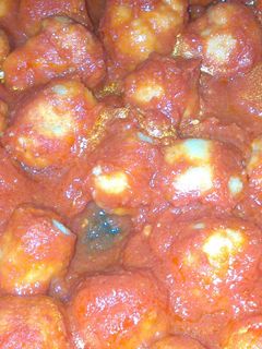Una foto de Albóndigas de carne de jamón de cerdo en tomate casero