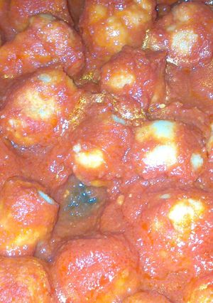 Una foto de Albóndigas de carne de jamón de cerdo en tomate casero