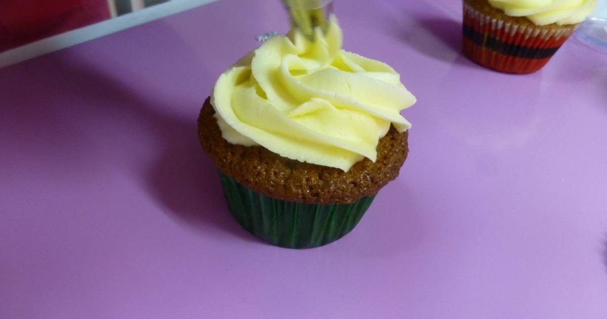 estante perfil Ambiguo Cómo hacer buttercream para decorar cupcakes Receta de milandebrera- Cookpad