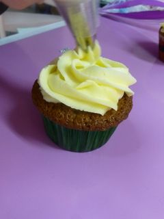 Una foto de Cómo hacer buttercream para decorar cupcakes