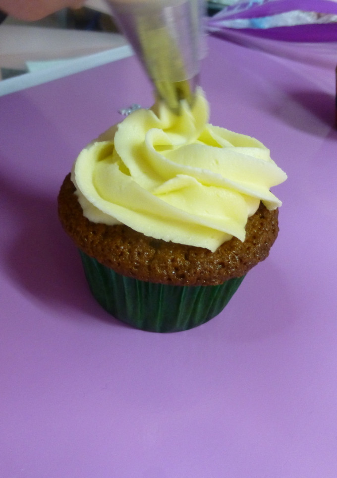 Una foto de Cómo hacer buttercream para decorar cupcakes