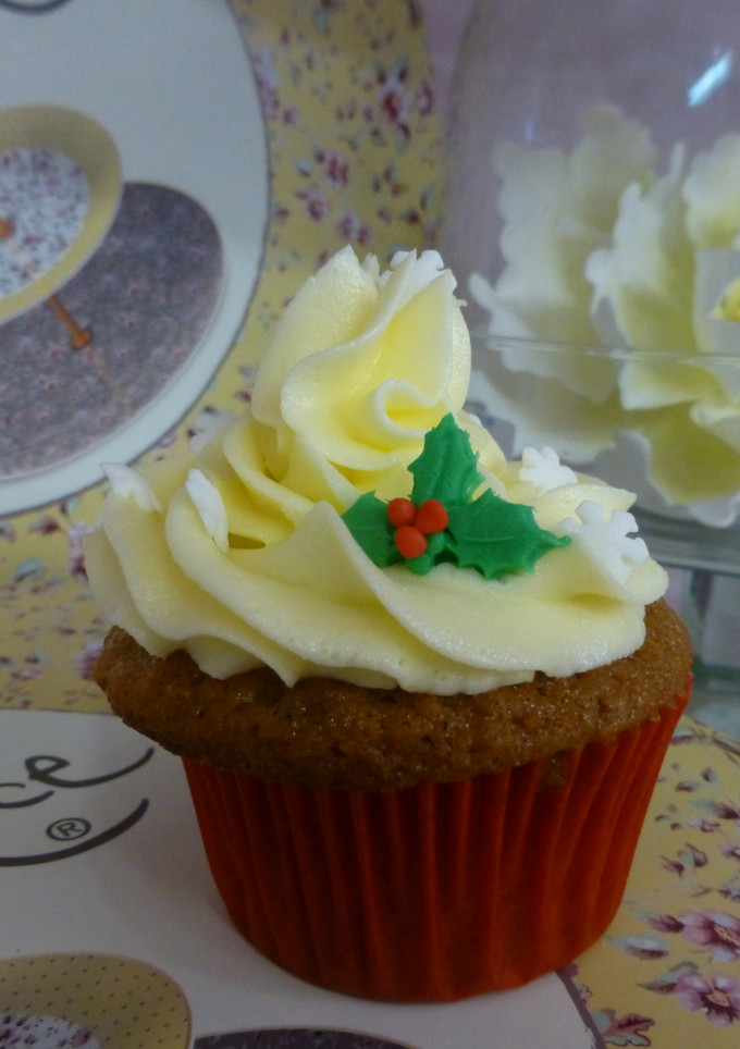 Una foto de Cupcake de vainilla navideño