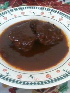 Una foto de Lomo de cerdo en chile mulato y uva pasas