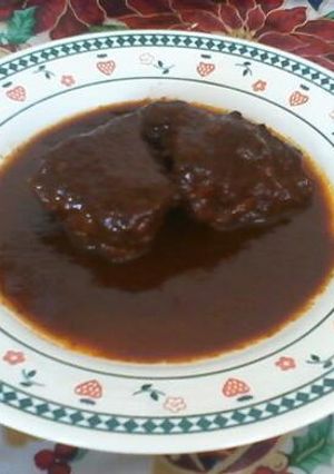 Una foto de Lomo de cerdo en chile mulato y uva pasas