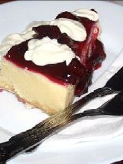 Una foto de Tarta de crema pastelera y mermelada de frutillas apto celíacos, sin tacc