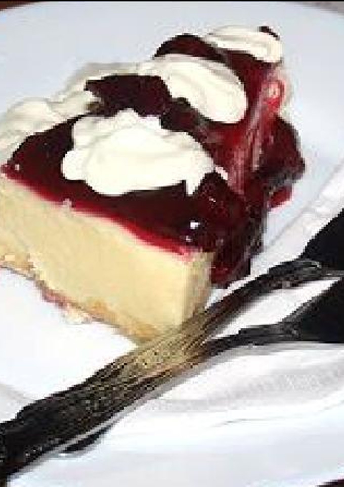Una foto de Tarta de crema pastelera y mermelada de frutillas apto celíacos, sin tacc