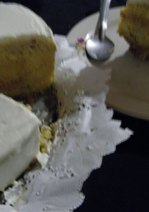 Una foto de Torta de limón rellena