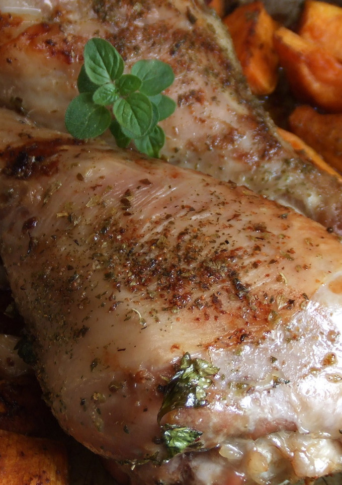 Una foto de Muslos de pavo al aroma de coñac y orégano