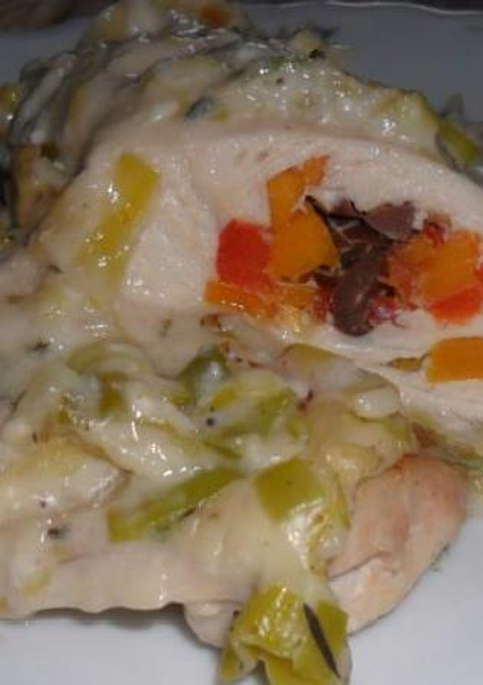 Una foto de Pechugas rellenas con salsa de verdeo