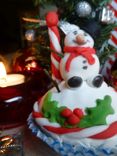 Una foto de Cupcake navideño de muñeco de nieve
