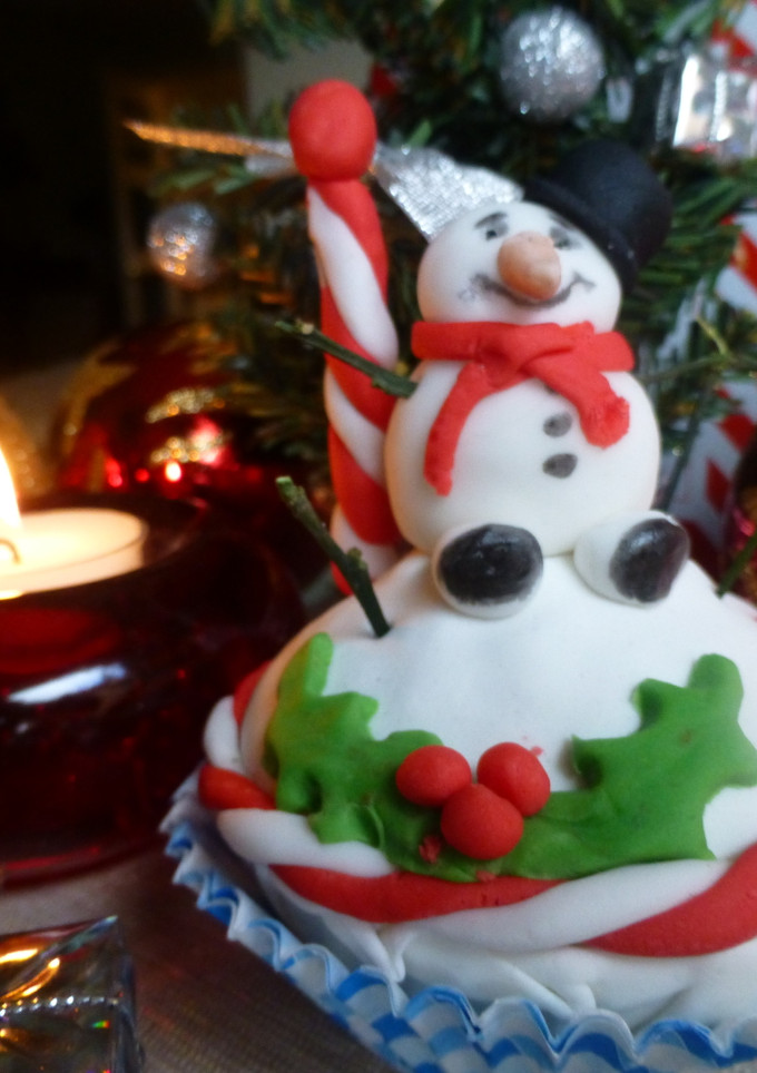 Una foto de Cupcake navideño de muñeco de nieve